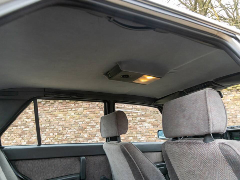 Afbeelding 22/50 van Alfa Romeo 75 2.0 Twin Spark (1988)