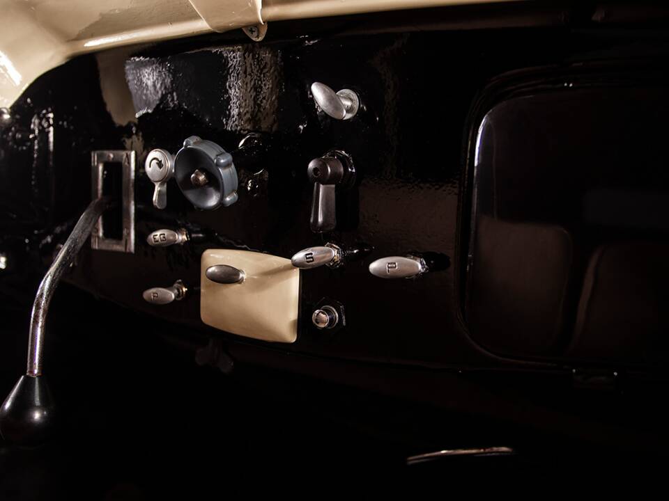 Immagine 18/35 di Citroën Traction Avant 11 légère (1955)