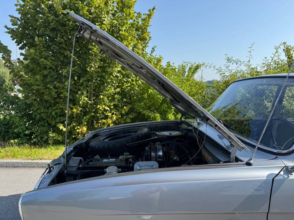 Bild 27/44 von Renault R 16 (1967)