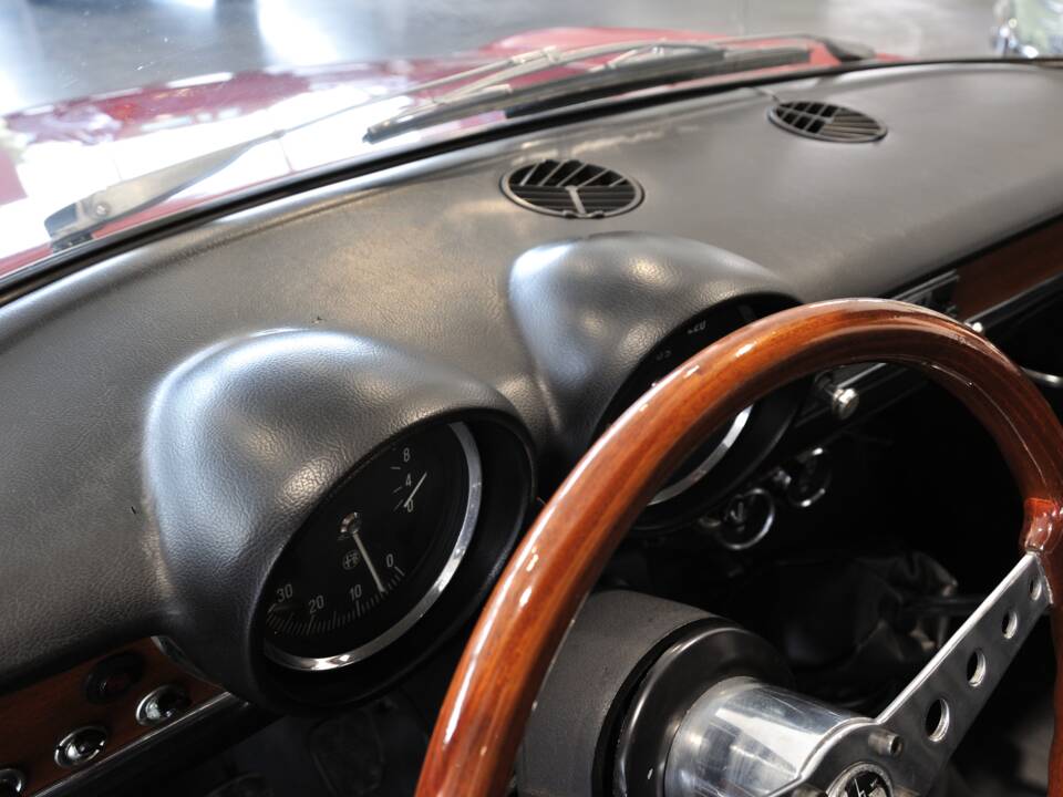 Imagen 33/43 de Alfa Romeo Giulia GT 1300 Junior (1971)