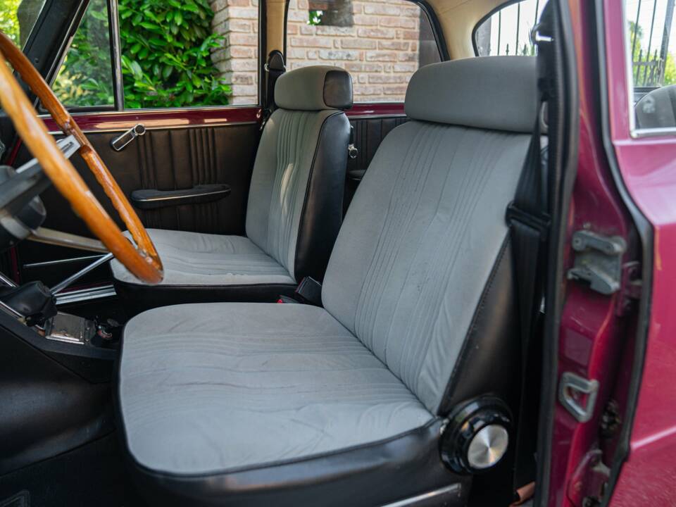 Image 25/50 of Alfa Romeo Giulia Nuova Super 1300 (1974)