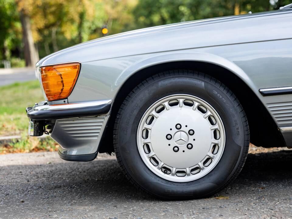 Afbeelding 26/27 van Mercedes-Benz 420 SL (1987)