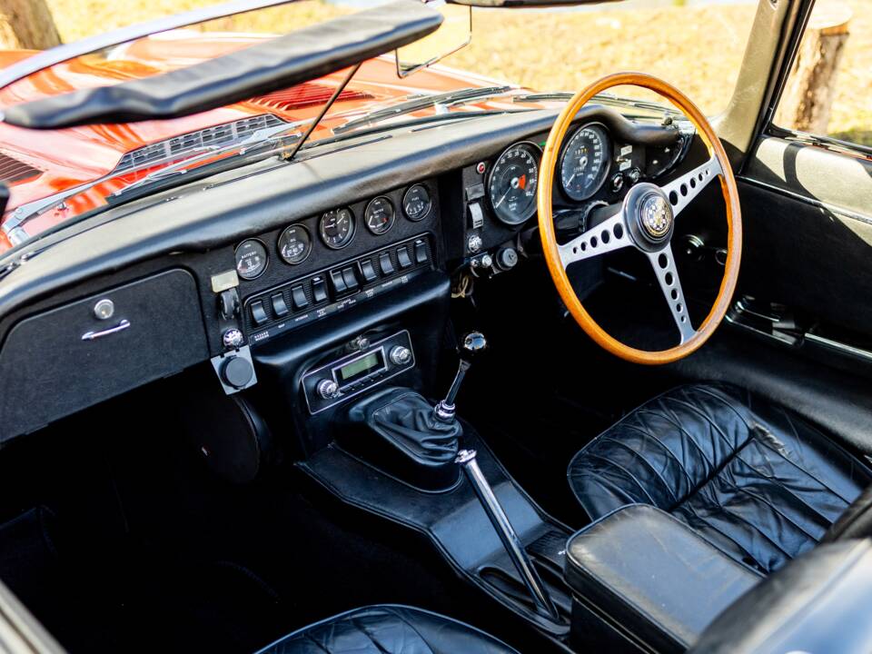 Image 4/50 de Jaguar E-Type (1969)