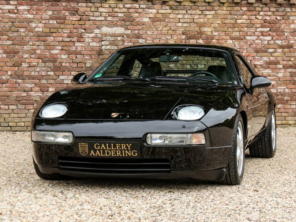Afbeelding 25/50 van Porsche 928 GTS (1994)