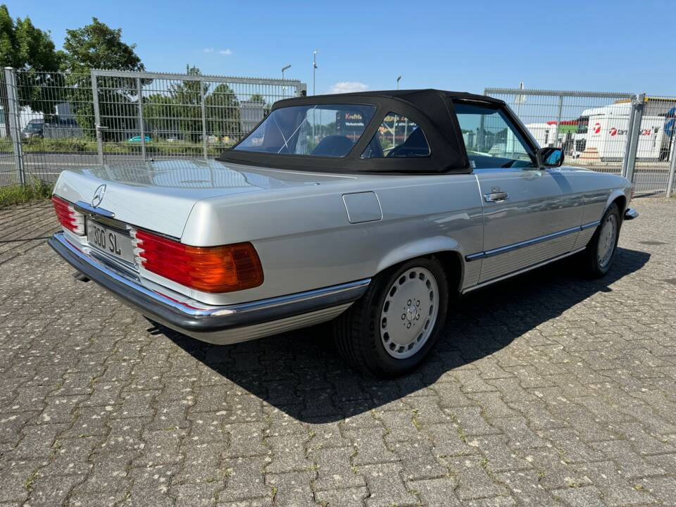 Image 24/72 de Mercedes-Benz 300 SL (1988)