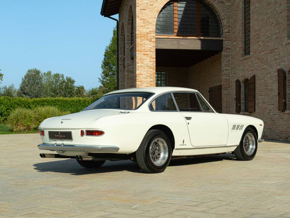 Bild 6/50 von Ferrari 330 GT 2+2 (1964)