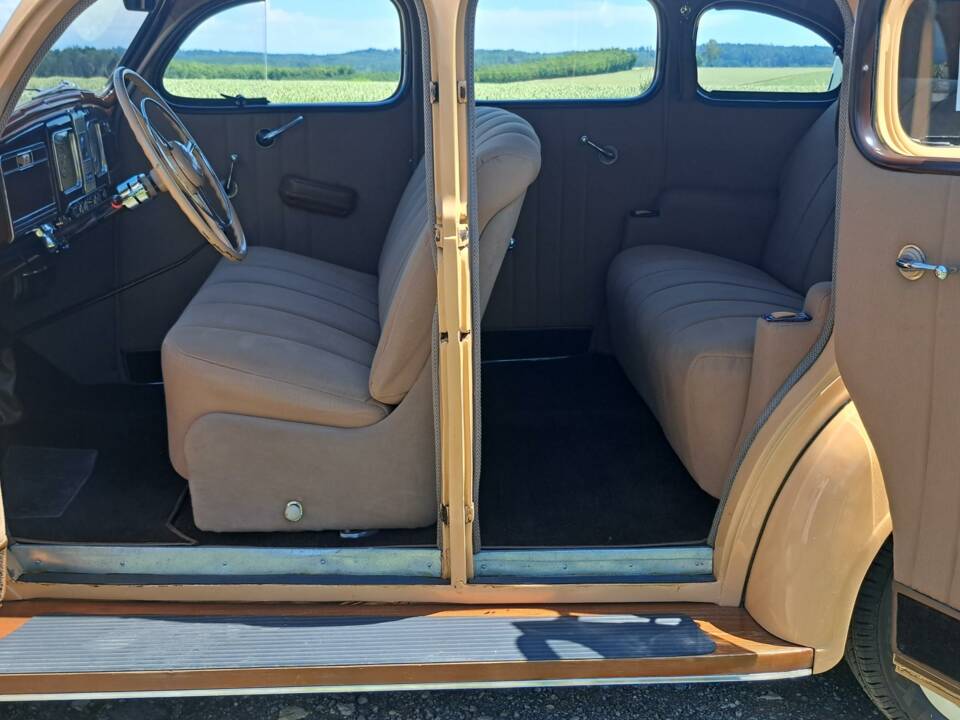 Bild 15/22 von Chrysler Royal Sedan (1938)