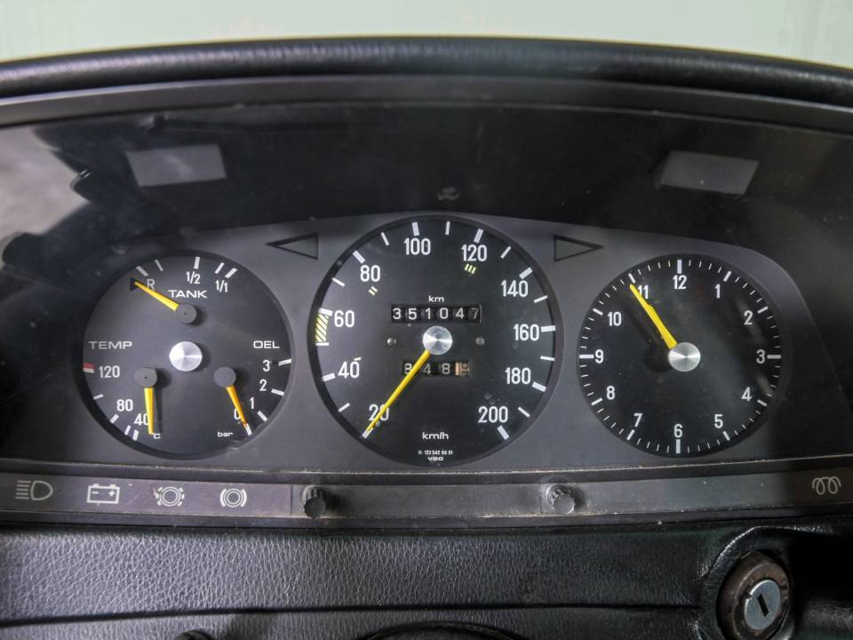 Image 30/50 de Mercedes-Benz 300 TD Turbodiesel (1980)