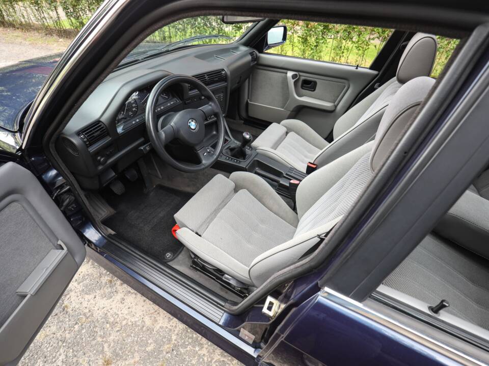 Image 9/82 of BMW 325ix (1989)