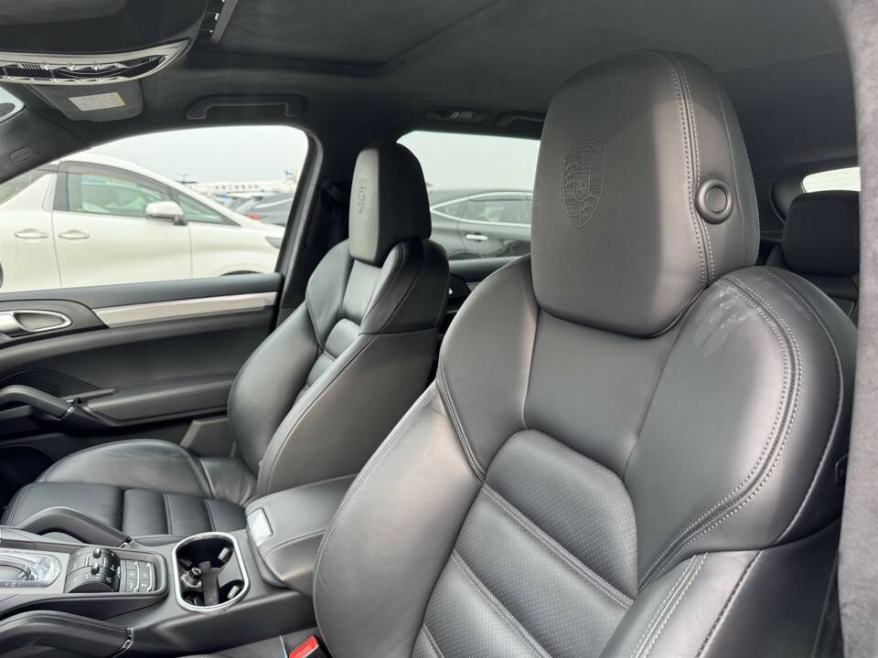 Bild 17/63 von Porsche Cayenne Turbo (2010)