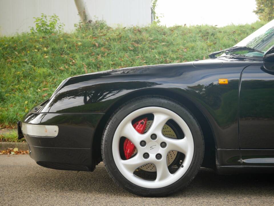 Image 13/36 de Porsche 911 Carrera 4S (1998)