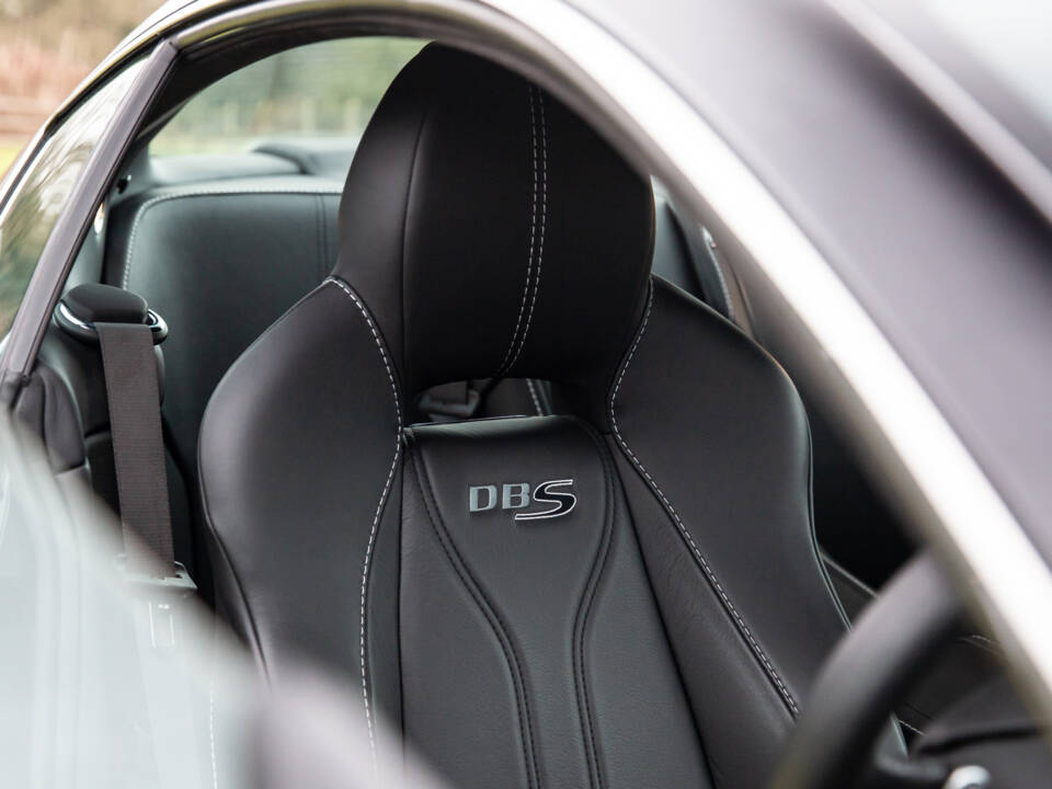 Immagine 15/98 di Aston Martin DBS (2010)
