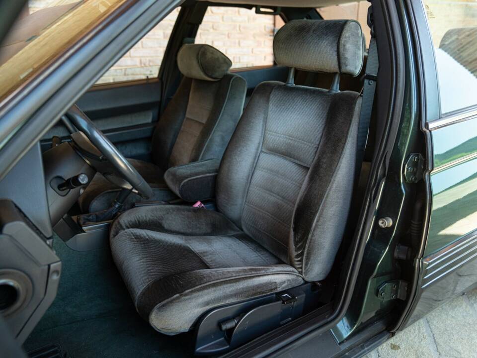 Image 38/50 de Alfa Romeo 164 2.0i V6 Turbo (1992)