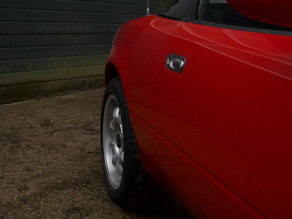 Immagine 7/8 di Mazda MX-5 1.6 (1990)
