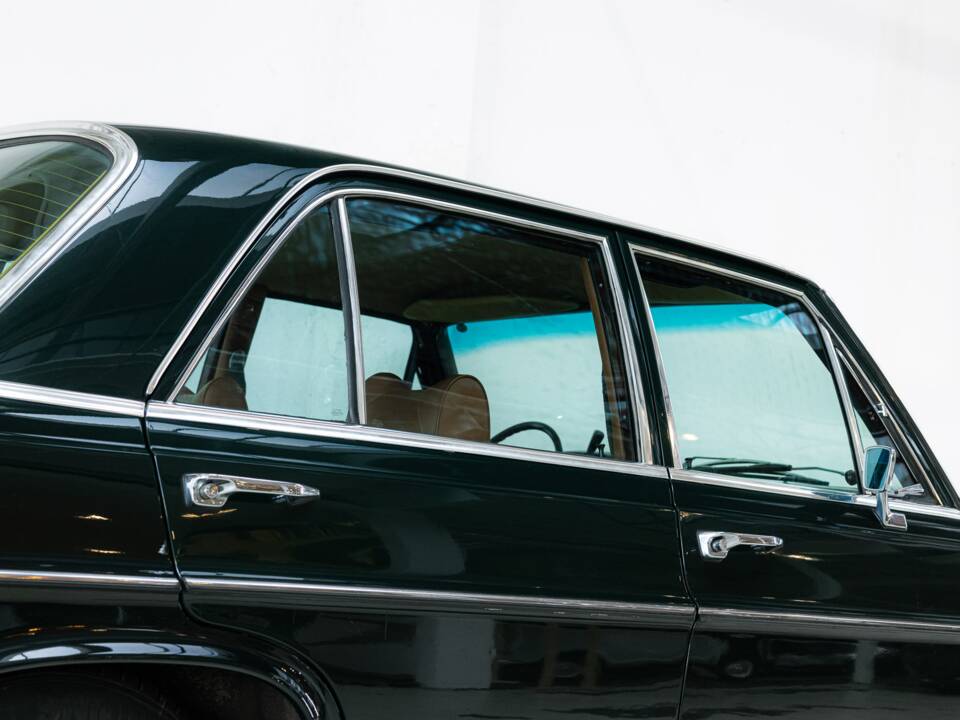 Image 22/26 of Mercedes-Benz 280 SE 4,5 (1972)