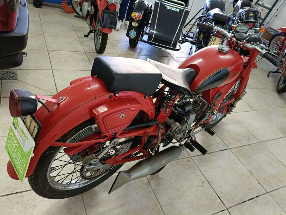 Afbeelding 16/39 van Moto Guzzi DUMMY (1950)