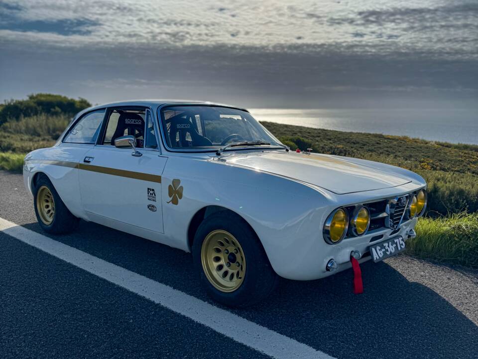 Image 37/99 of Alfa Romeo Giulia 1750 GT Am (1971)