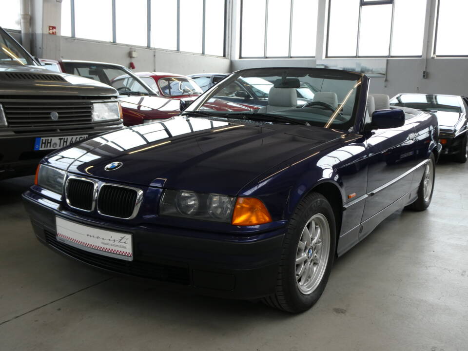 Afbeelding 23/36 van BMW 318i (1997)