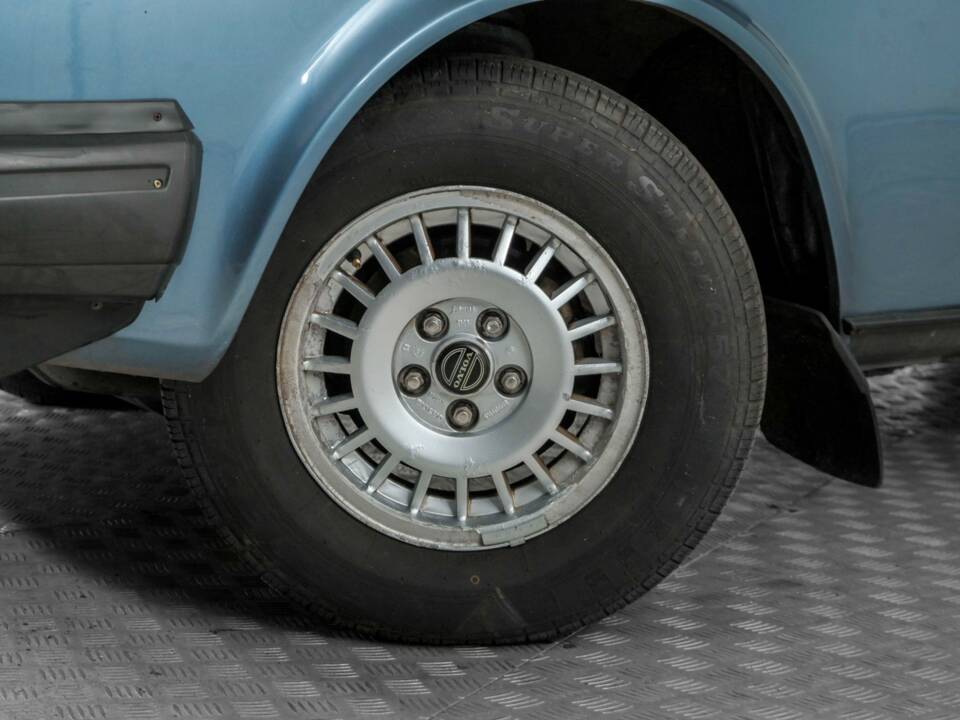 Image 4/50 de Volvo 240 Turbo (1983)