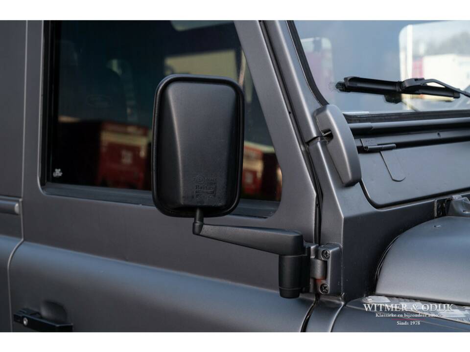 Image 21/27 of Land Rover Defender 90 (1996)