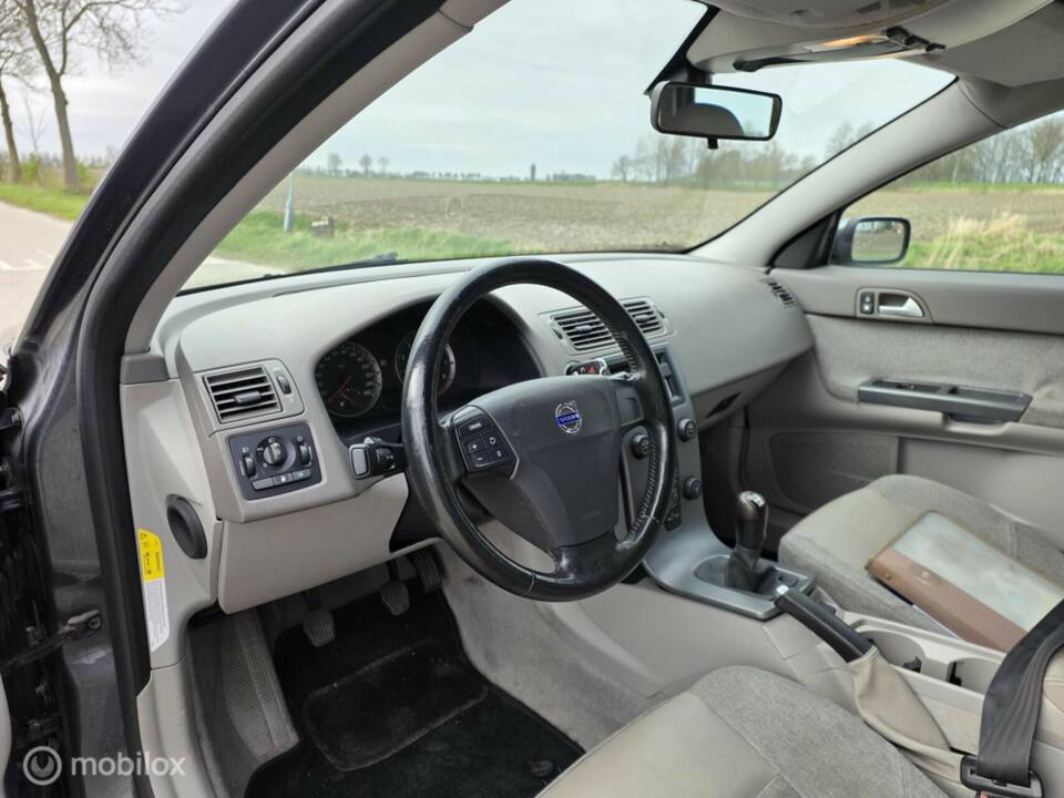 Image 19/33 de Volvo V50 2.4 (2005)