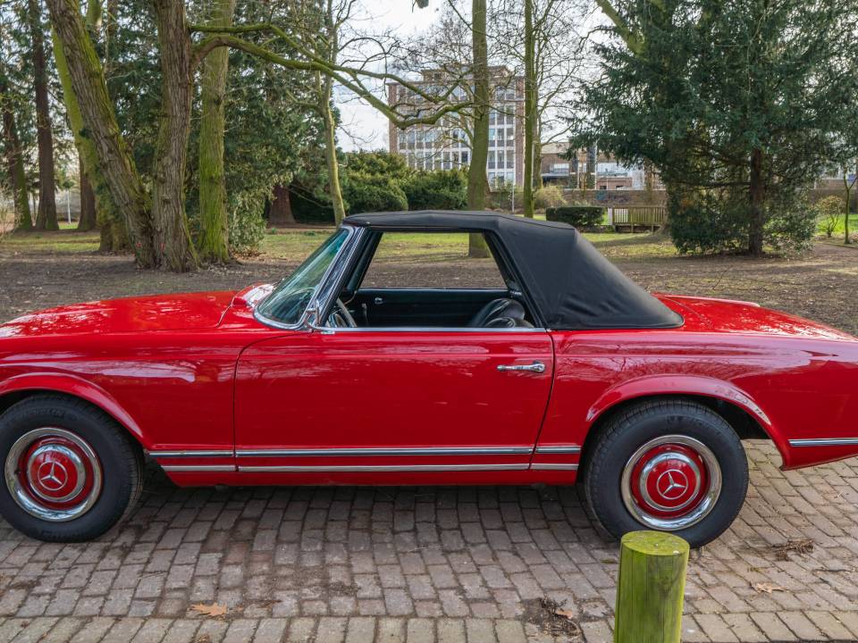 Image 38/50 of Mercedes-Benz 230 SL (1966)