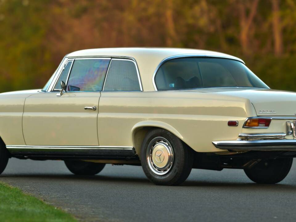 Image 15/50 of Mercedes-Benz 280 SE 3,5 (1971)
