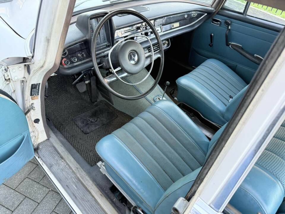 Bild 24/50 von Mercedes-Benz 230 (1968)