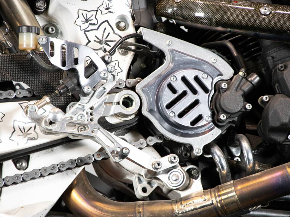 Image 34/50 of Yamaha DUMMY (2007)