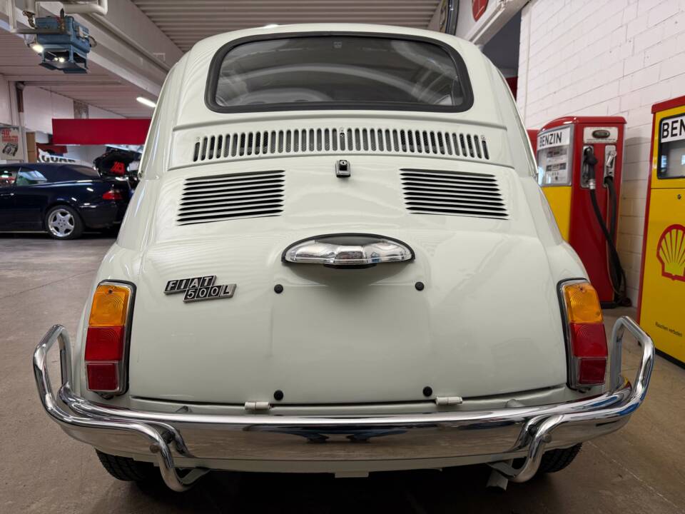 Image 17/19 de FIAT 500 L (2012)