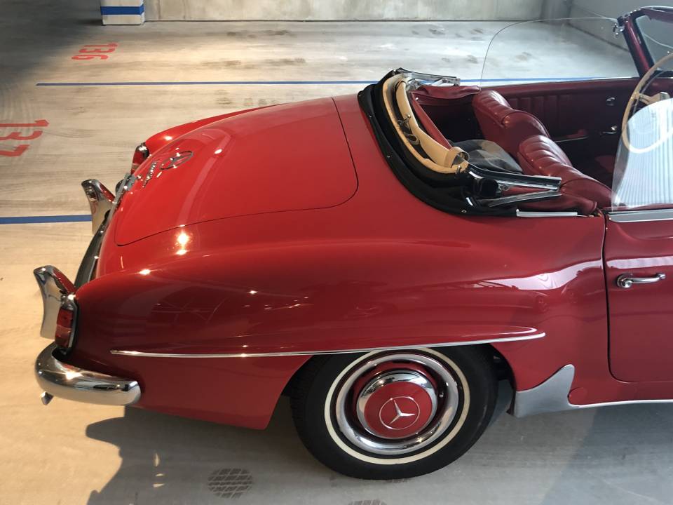 Es gibt zum Wagen noch ein Hardtop.