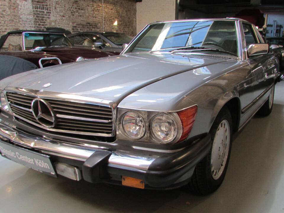 Afbeelding 7/17 van Mercedes-Benz 560 SL (1987)