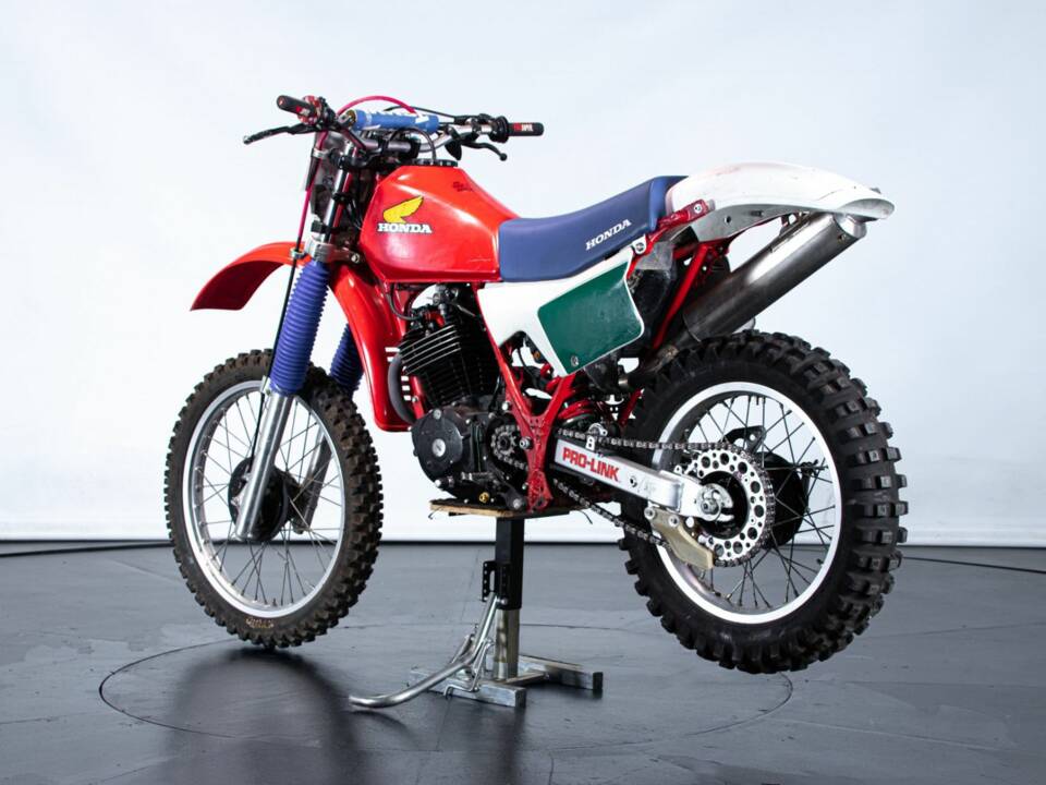 Image 7/9 of Honda DUMMY (1989)