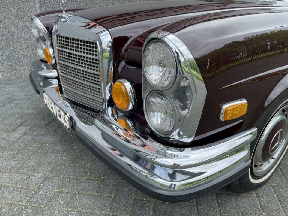 Image 17/36 de Mercedes-Benz 280 SE 3,5 (1971)