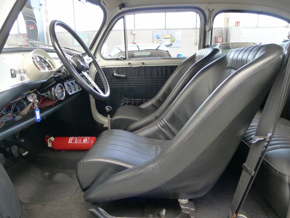 Image 21/29 of SEAT 600 D (1972)