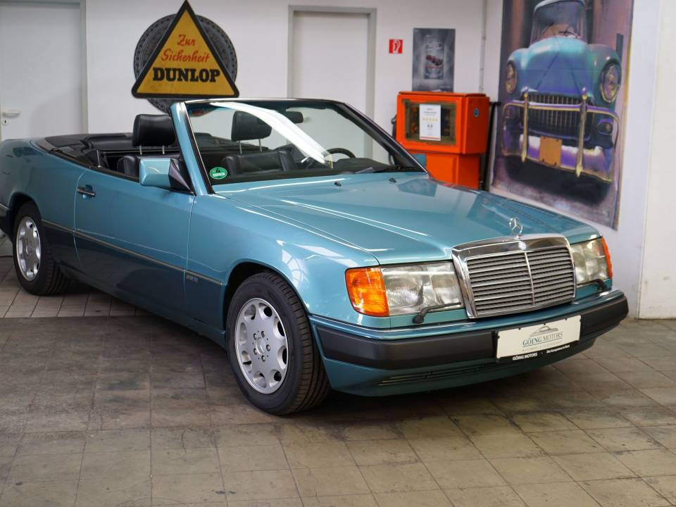 Bild 2/37 von Mercedes-Benz 300 CE-24 (1992)