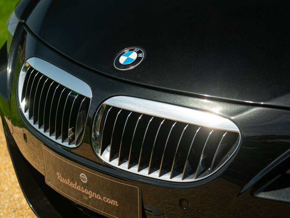 Image 27/50 of BMW M6 (2007)