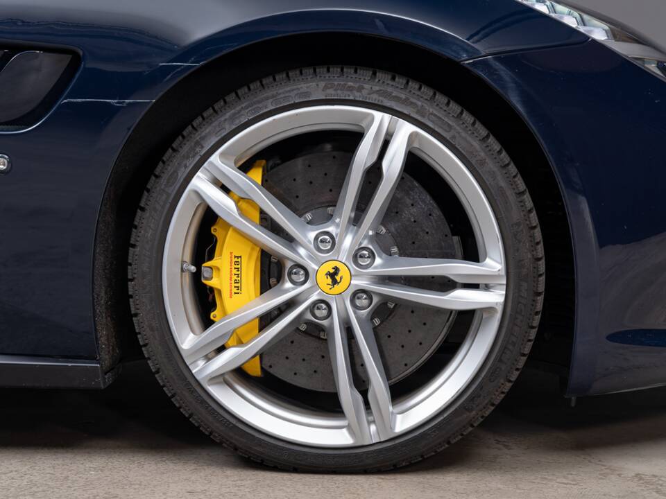 Bild 34/38 von Ferrari GTC4Lusso (2017)