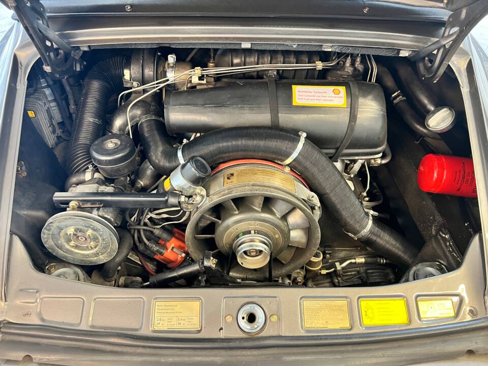 Image 30/71 de Porsche 911 SC 3.0 (1983)