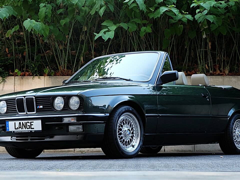 Immagine 1/48 di BMW 325i (1986)