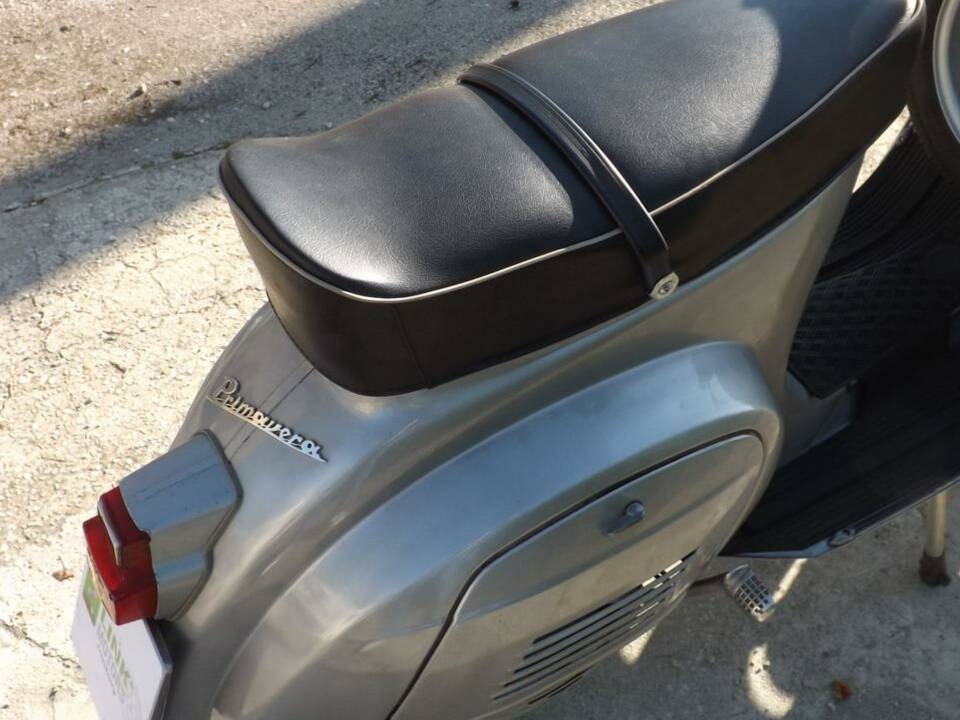 Image 12/43 of Piaggio Vespa 125 Primavera (1973)