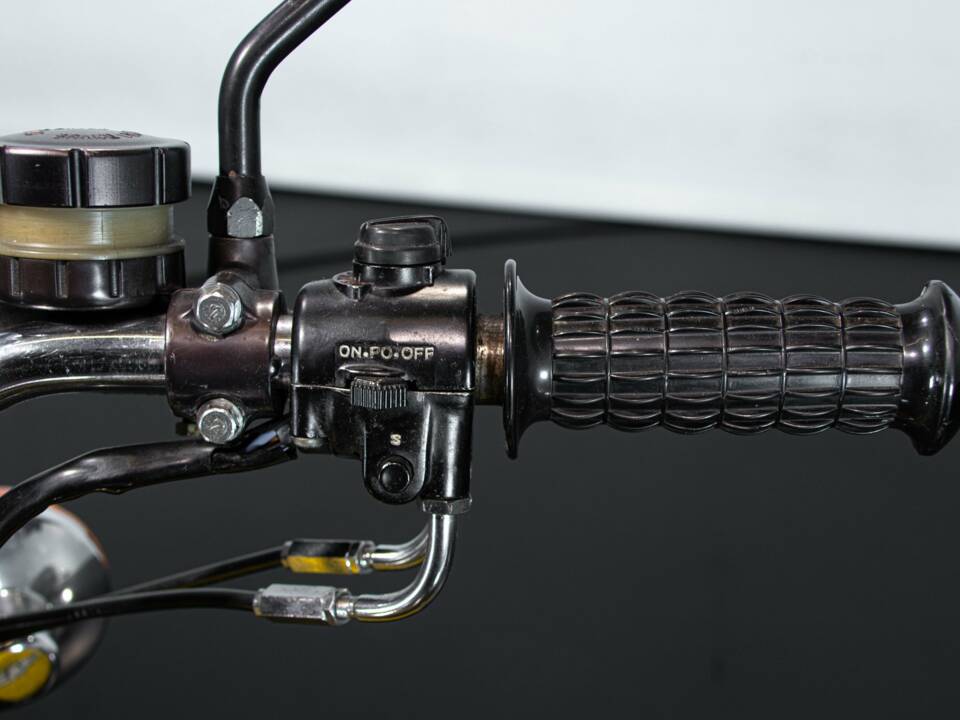 Image 32/50 of Kawasaki DUMMY (1973)
