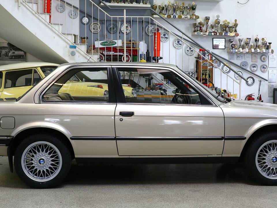 Afbeelding 5/40 van BMW 318i (1987)