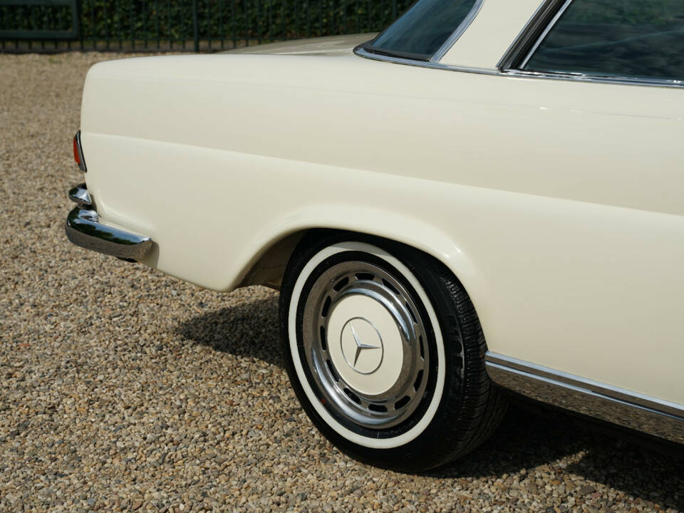 Image 31/50 of Mercedes-Benz 280 SE (1968)