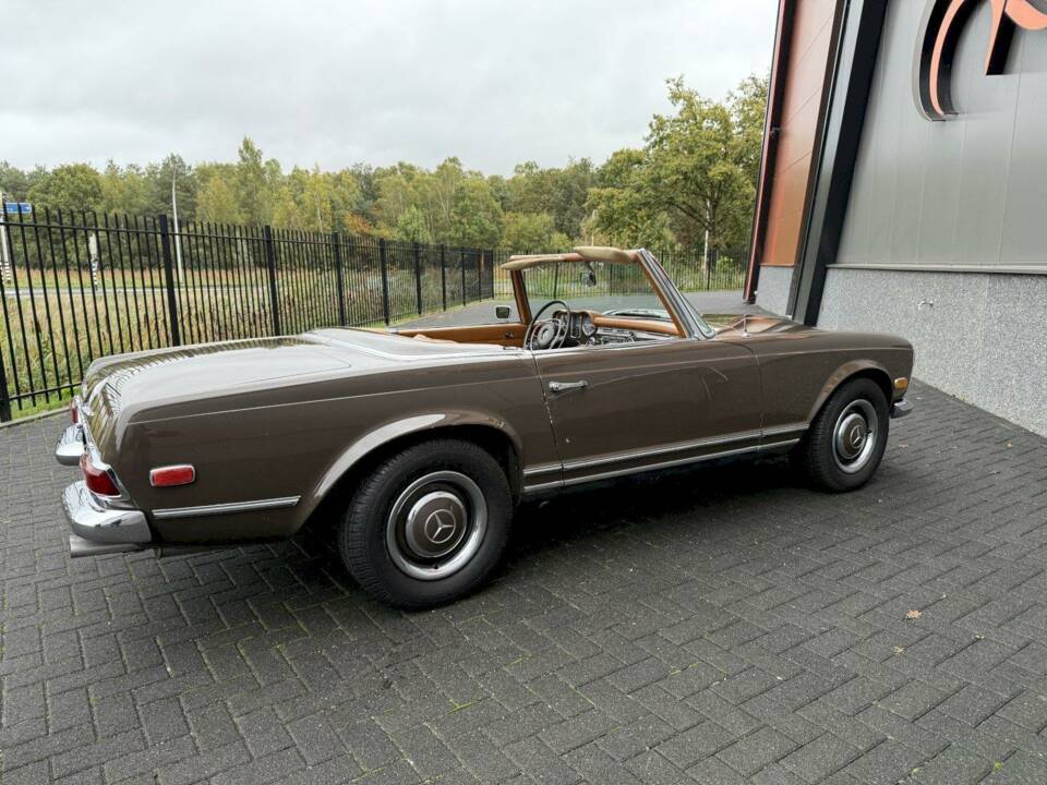 Image 9/36 de Mercedes-Benz 250 SL (1968)