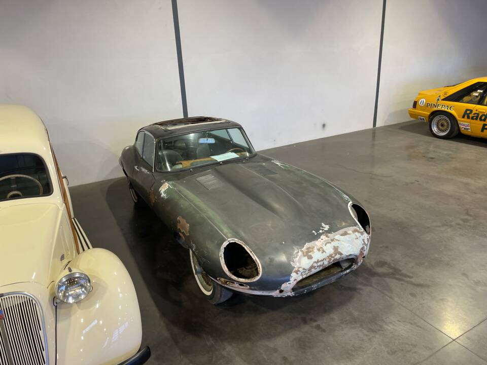 Image 2/15 of Jaguar Type E 3.8 (1963)