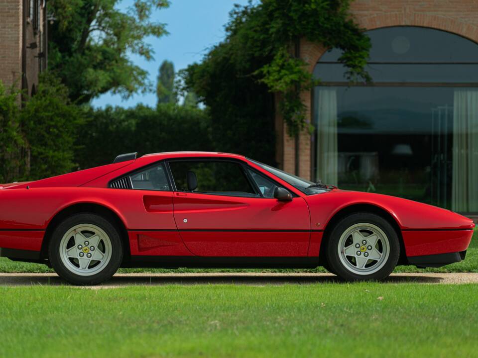 Image 6/50 de Ferrari 208 GTB Turbo (1987)