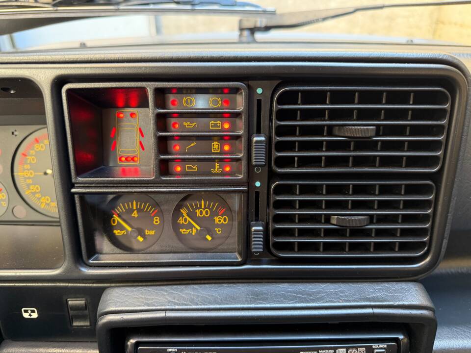 Image 32/35 of Lancia Delta HF Integrale 16V (1990)