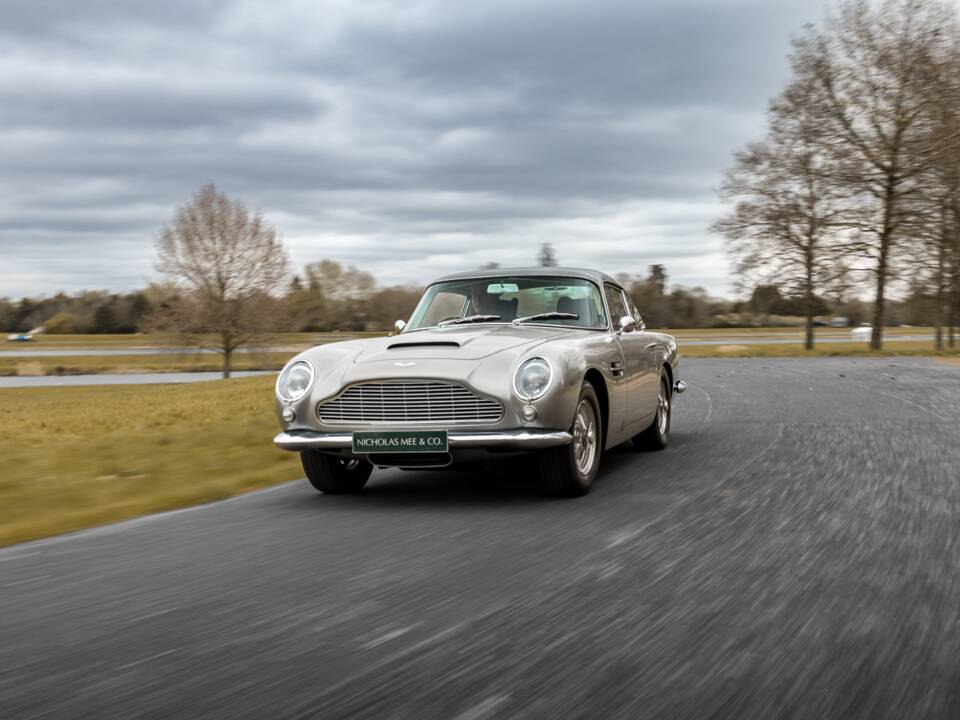 Immagine 40/74 di Aston Martin DB 5 Vantage (1964)