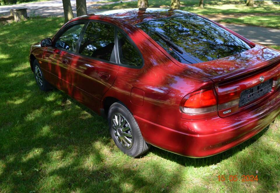 Image 28/38 of Mazda 626 2.0i (1994)